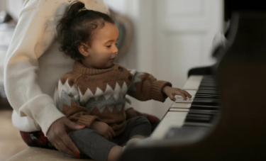 子供にピアノを習わせたい！何歳から始めるべきか？