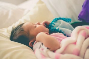 赤ちゃんが寝てくれない時の寝かしつけのコツ3選！